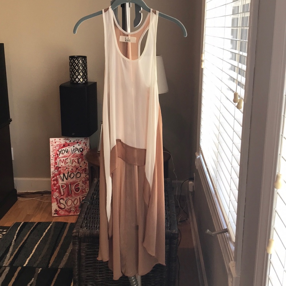 Lola- Flowing Tank